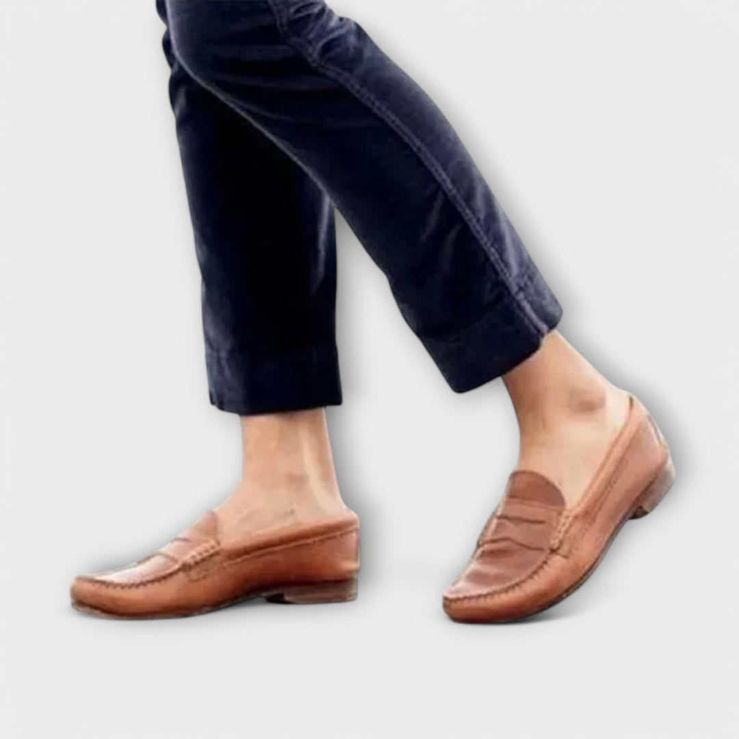 klassiset naisten loaferit